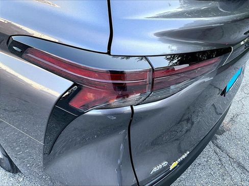 Used 2024 Toyota Sienna LE w/ LE Plus Package AWD/4WD image 33