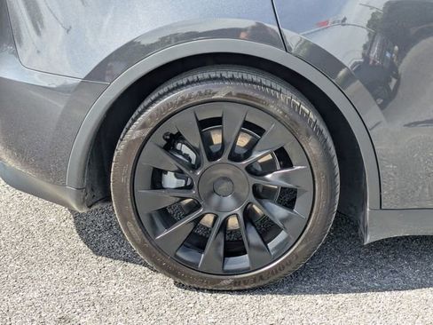 Used 2025 Tesla Model Y Long Range AWD/4WD image 11