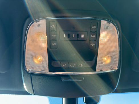 Used 2020 Jeep Grand Cherokee Limited w/ Luxury Group II image 54