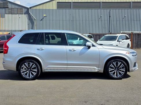 Used 2021 Volvo XC90 T6 Momentum image 8