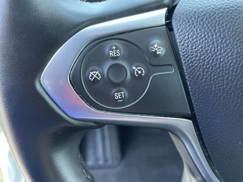 Used 2023 Chevrolet Traverse LT w/ Rear Camera Mirror Package AWD/4WD image 33