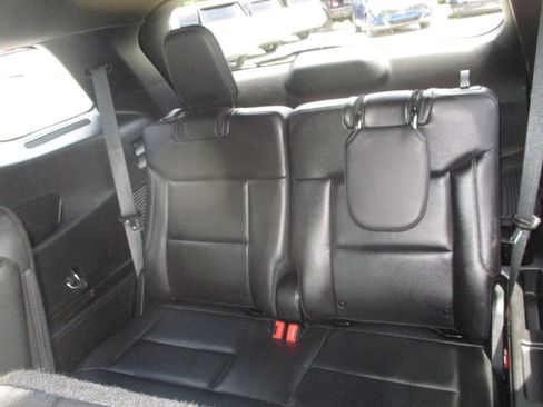 Used 2020 Ford Explorer XLT w/ Equipment Group 202A AWD/4WD image 34