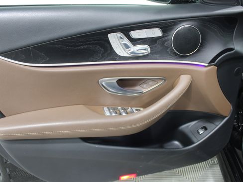 Used 2017 Mercedes-Benz E 300 4MATIC image 6