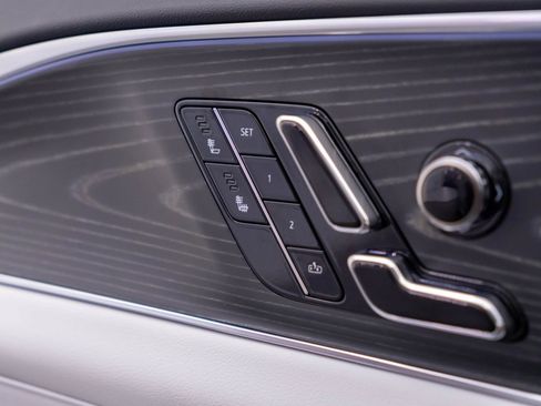 Certified 2024 Cadillac Lyriq Luxury AWD/4WD image 34