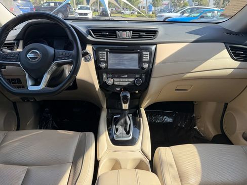 Used 2017 Nissan Rogue SL w/ SL Premium Package FWD image 13