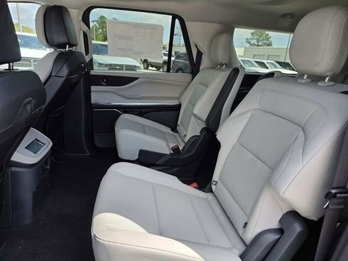 New 2026 Lincoln Navigator L Premier image 8