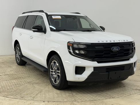 Certified 2025 Ford Expedition Active image 7