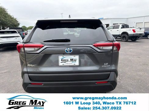 Used 2021 Toyota RAV4 LE AWD/4WD image 4