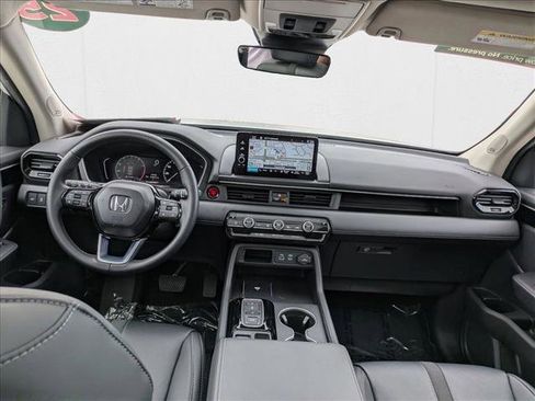 Used 2025 Honda Pilot Touring image 15