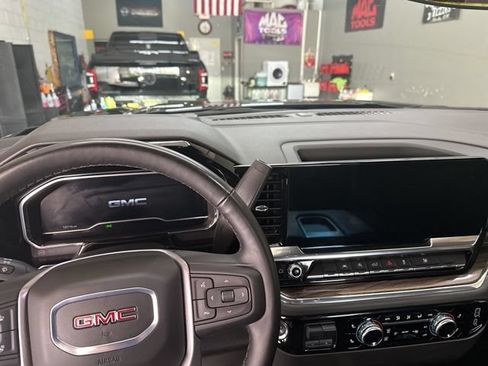 Used 2025 GMC Sierra 1500 Elevation AWD/4WD image 10