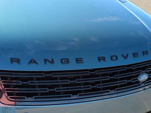 Used 2023 Land Rover Range Rover Sport SE image 11