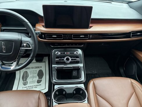 Used 2023 Lincoln Nautilus Reserve image 12