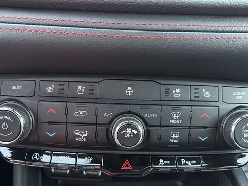 Used 2024 Dodge Durango GT AWD/4WD image 10