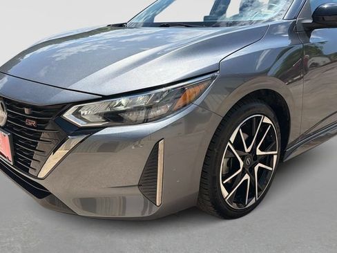 Used 2025 Nissan Sentra SR FWD image 10