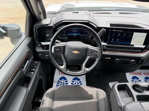 Used 2025 Chevrolet Silverado 2500 LT w/ Convenience Package AWD/4WD image 9