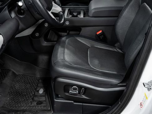 Used 2023 Land Rover Defender 130 X-Dynamic SE image 39