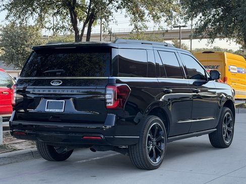 Used 2024 Ford Expedition Limited AWD/4WD image 4