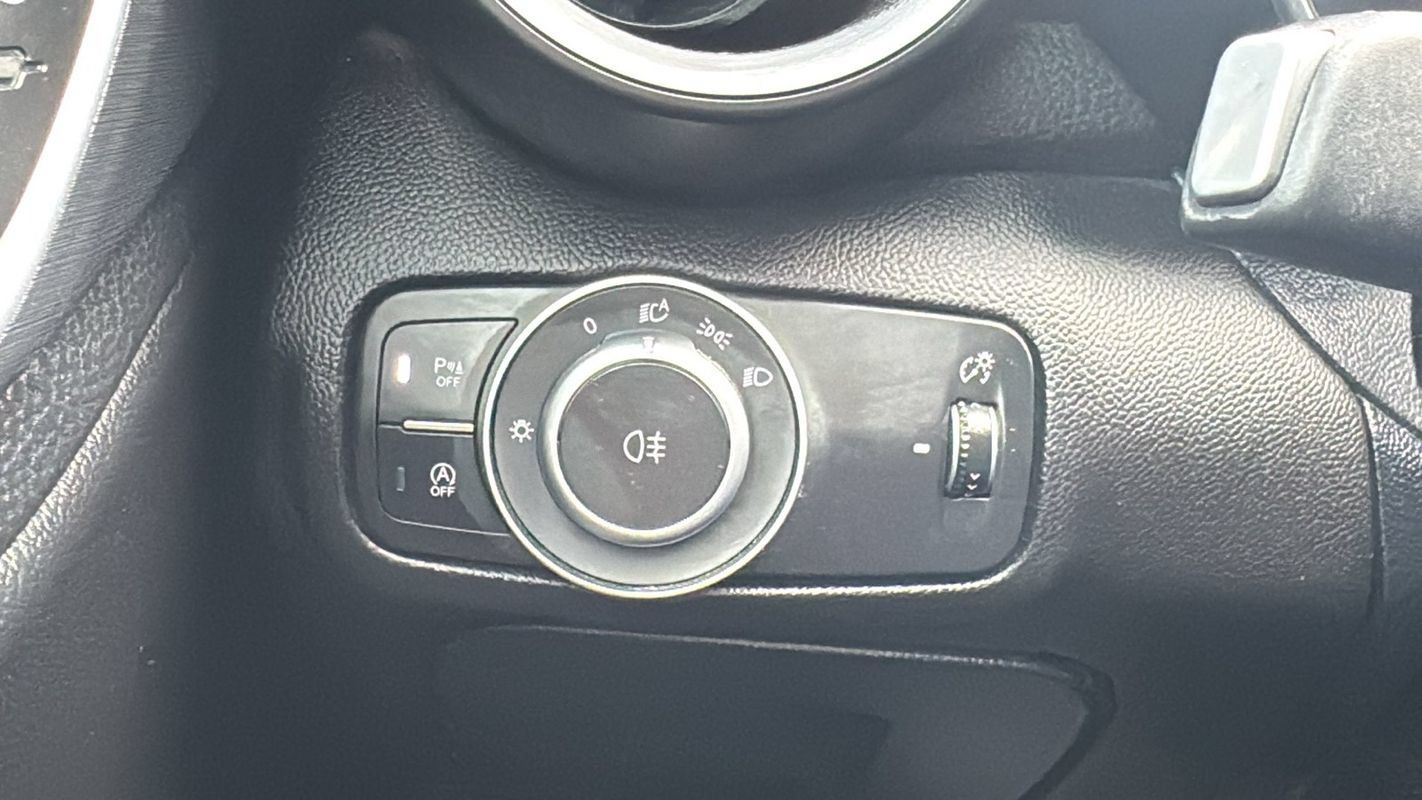 Used 2018 Alfa Romeo Giulia AWD image 23