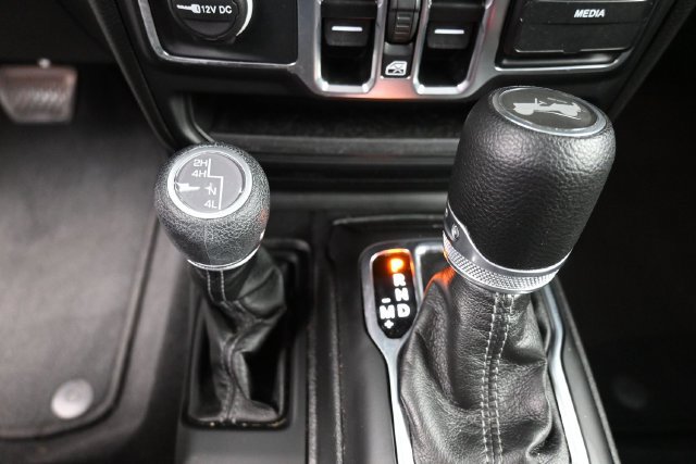 Used 2025 Jeep Wrangler Unlimited Sahara AWD/4WD image 24