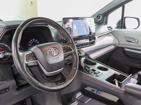 Used 2024 Toyota Sienna XSE w/ XSE Plus Package image 23