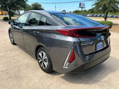 Used 2018 Toyota Prius Prime Premium image 7