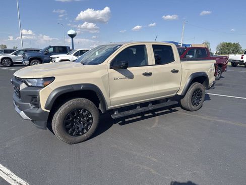 Used 2023 Chevrolet Colorado Trail Boss w/ Technology Package AWD/4WD image 7