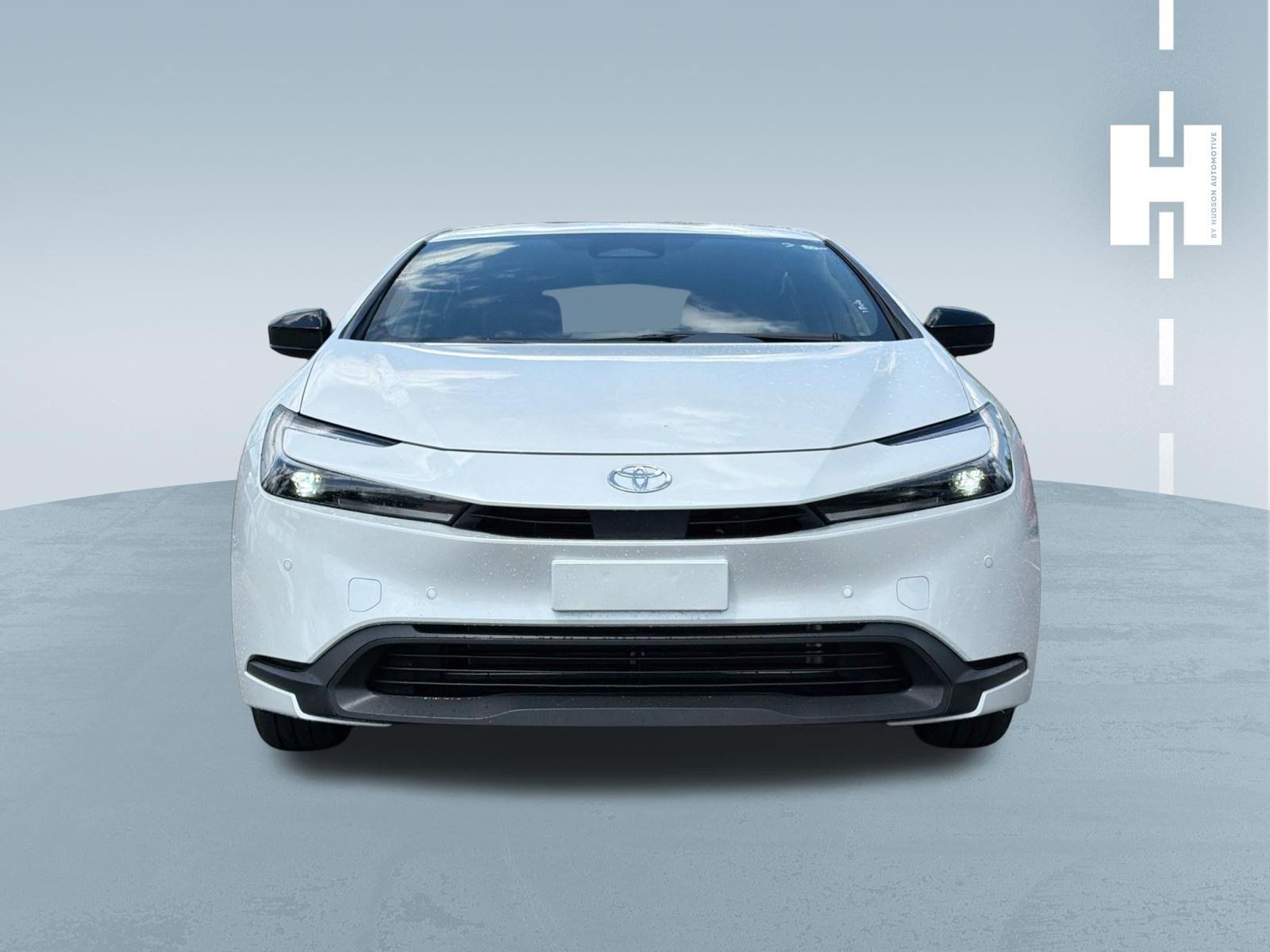 Used 2025 Toyota Prius LE FWD image 3