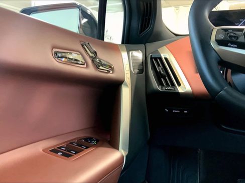 Used 2023 BMW iX M60 w/ Executive Package image 35