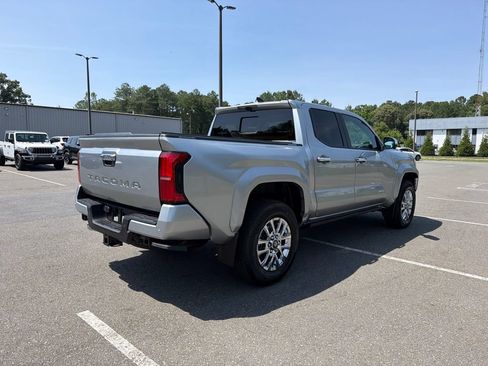Used 2024 Toyota Tacoma Limited w/ Limited Package (LT) AWD/4WD image 8