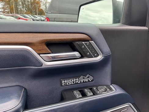 Used 2022 Chevrolet Silverado 1500 High Country image 11
