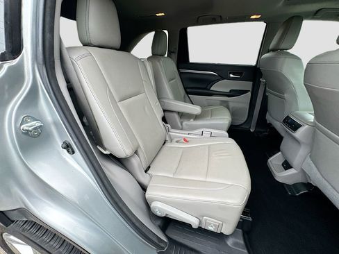 Used 2018 Toyota Highlander Limited FWD image 36