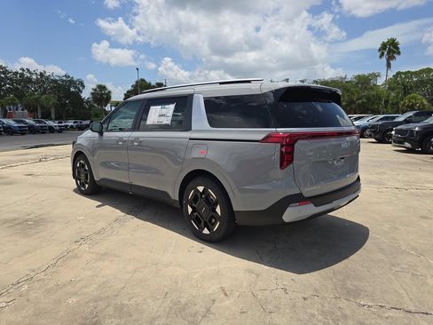 New 2026 Kia Carnival EX FWD image 6