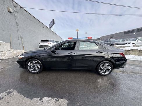 Used 2025 Hyundai Elantra Sport image 7