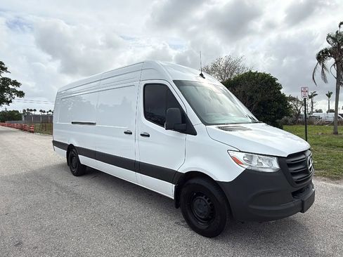 Used 2024 Mercedes-Benz Sprinter 2500 w/ Acoustic Package image 8