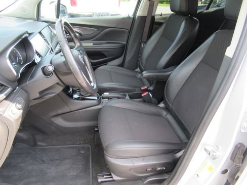 Used 2021 Buick Encore Preferred w/ Safety Package AWD/4WD image 17