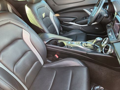 Used 2020 Chevrolet Camaro LT w/ RS Package image 18