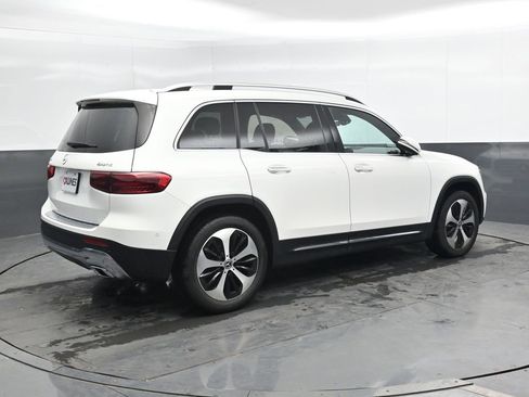 Used 2025 Mercedes-Benz GLB 250 4MATIC image 3