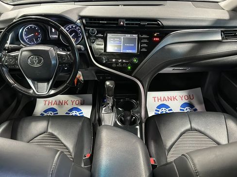 Used 2019 Toyota Camry SE w/ Carpet Mat Package FWD image 18