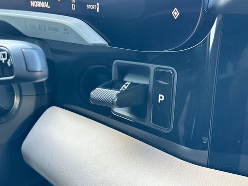 Used 2024 Porsche Taycan 4 Cross Turismo image 24