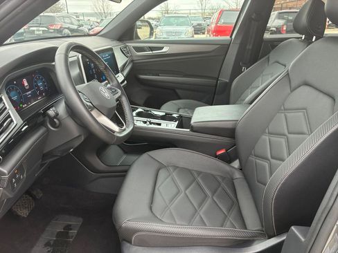 Used 2025 Volkswagen Atlas Cross Sport SE image 29