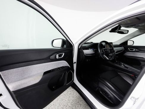 Used 2022 Jeep Compass Latitude image 19