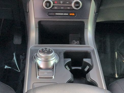 Used 2022 Ford Edge SE w/ Black Appearance Package AWD/4WD image 19