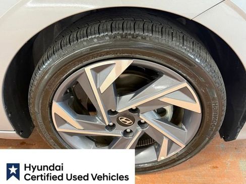 Certified 2025 Hyundai Elantra SEL FWD image 9