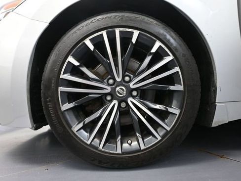 Used 2017 Nissan Maxima 3.5 SV w/ Dynamic Package FWD image 16