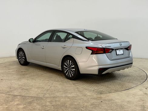 Used 2025 Nissan Altima 2.5 SV FWD image 3