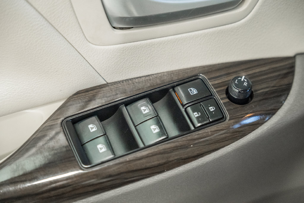 Used 2017 Toyota Sienna XLE w/ XLE Navigation Package FWD image 22
