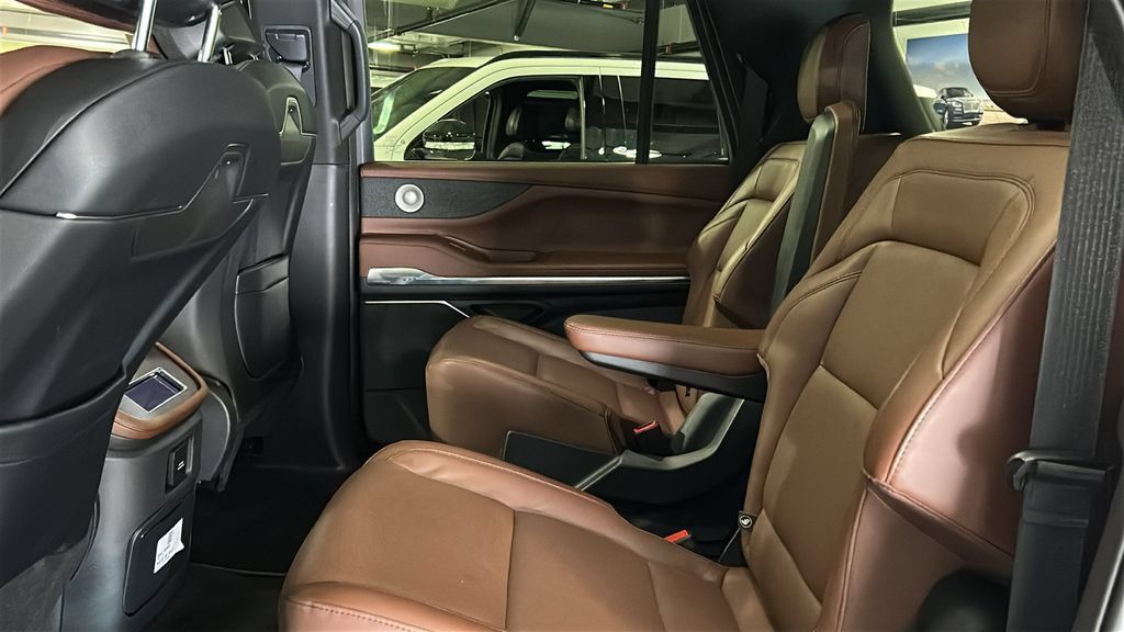 Used 2026 Lincoln Navigator L Reserve AWD/4WD image 25