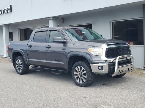 Used 2017 Toyota Tundra SR5 w/ SR5 Upgrade Package AWD/4WD image 35