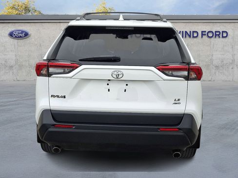 Used 2020 Toyota RAV4 LE w/ Carpet Mat Package image 5