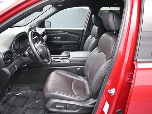 Certified 2025 Honda Pilot Black Edition image 19